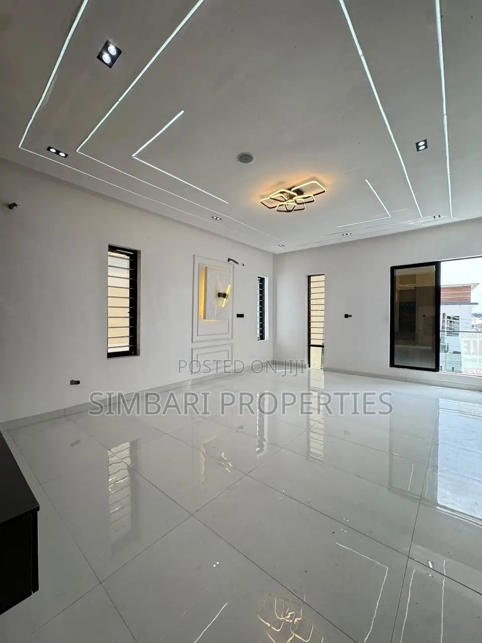 5bdrm Duplex in Thomas Estate for sale