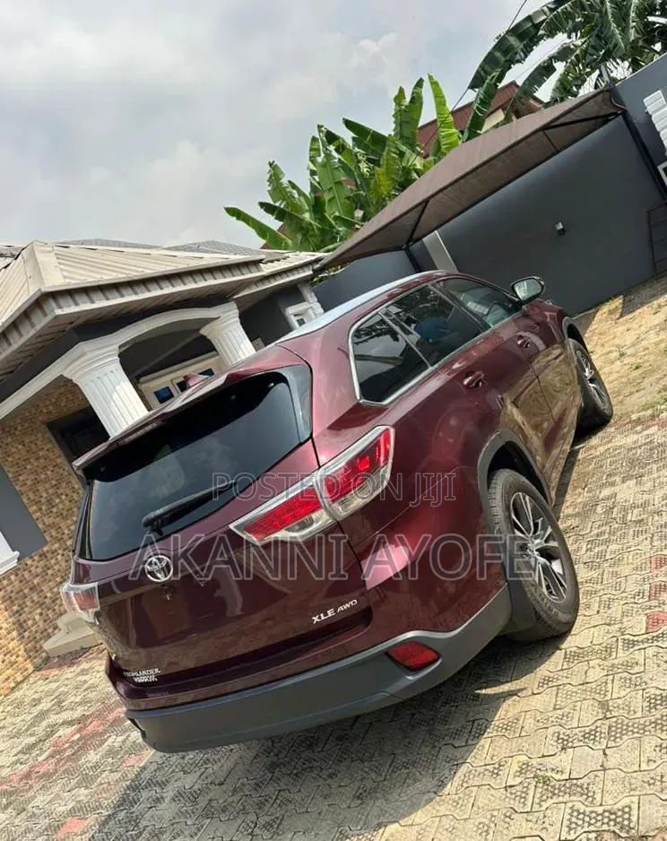 Toyota Highlander XLE V6 4x4 (3.5L 6cyl 6A) 2016 Brown
