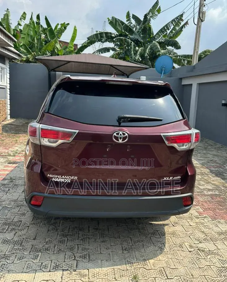 Toyota Highlander XLE V6 4x4 (3.5L 6cyl 6A) 2016 Brown