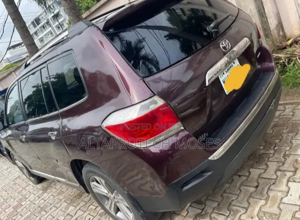 Toyota Highlander Limited 2012 Maroon