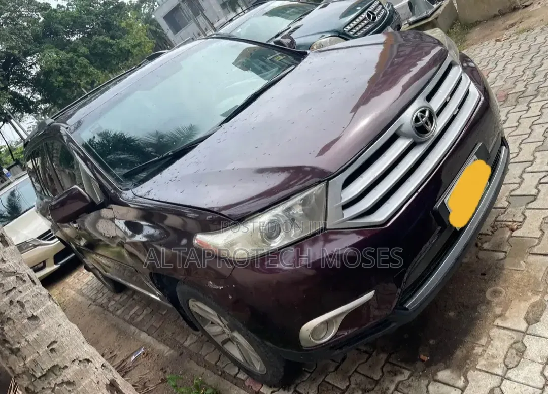 Toyota Highlander Limited 2012 Maroon