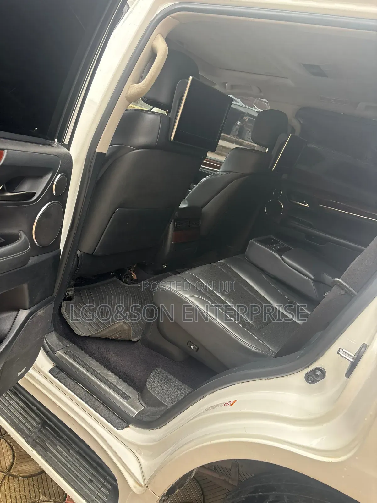 Lexus LX 570 AWD 2016 White