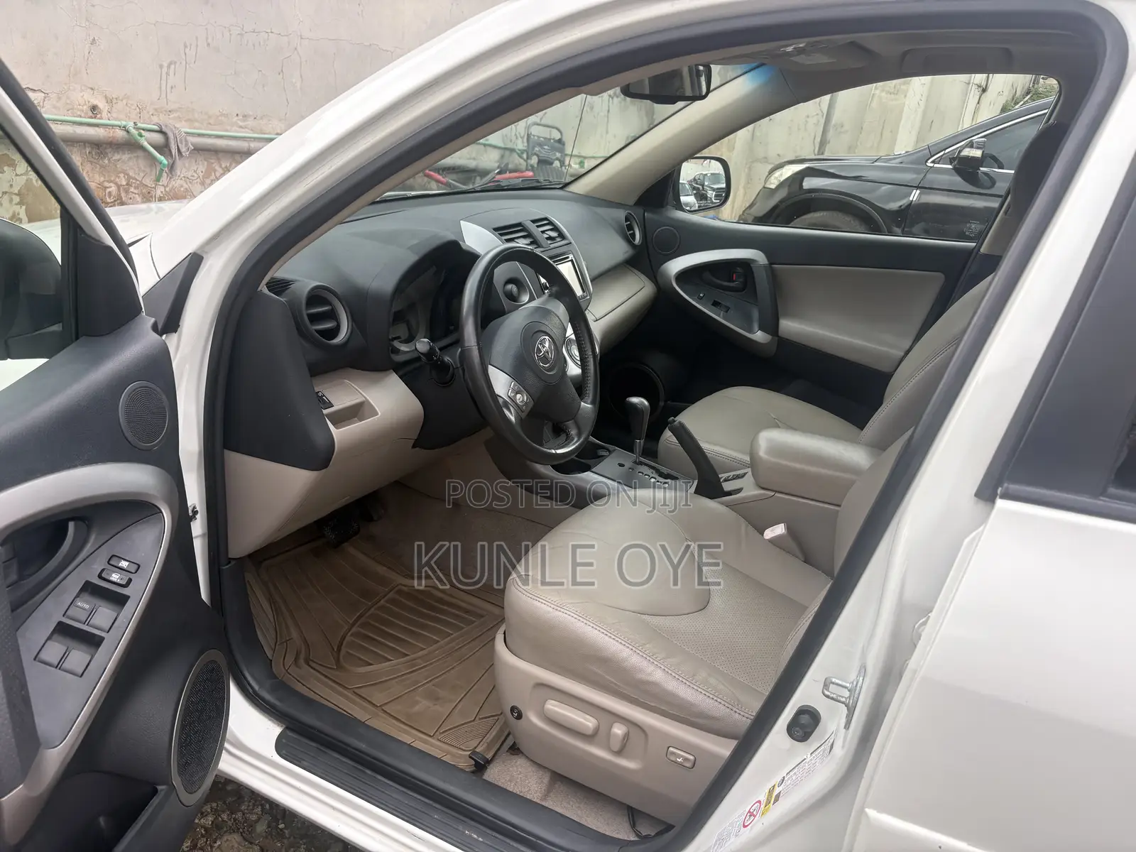 Toyota RAV4 Limited 2009 White
