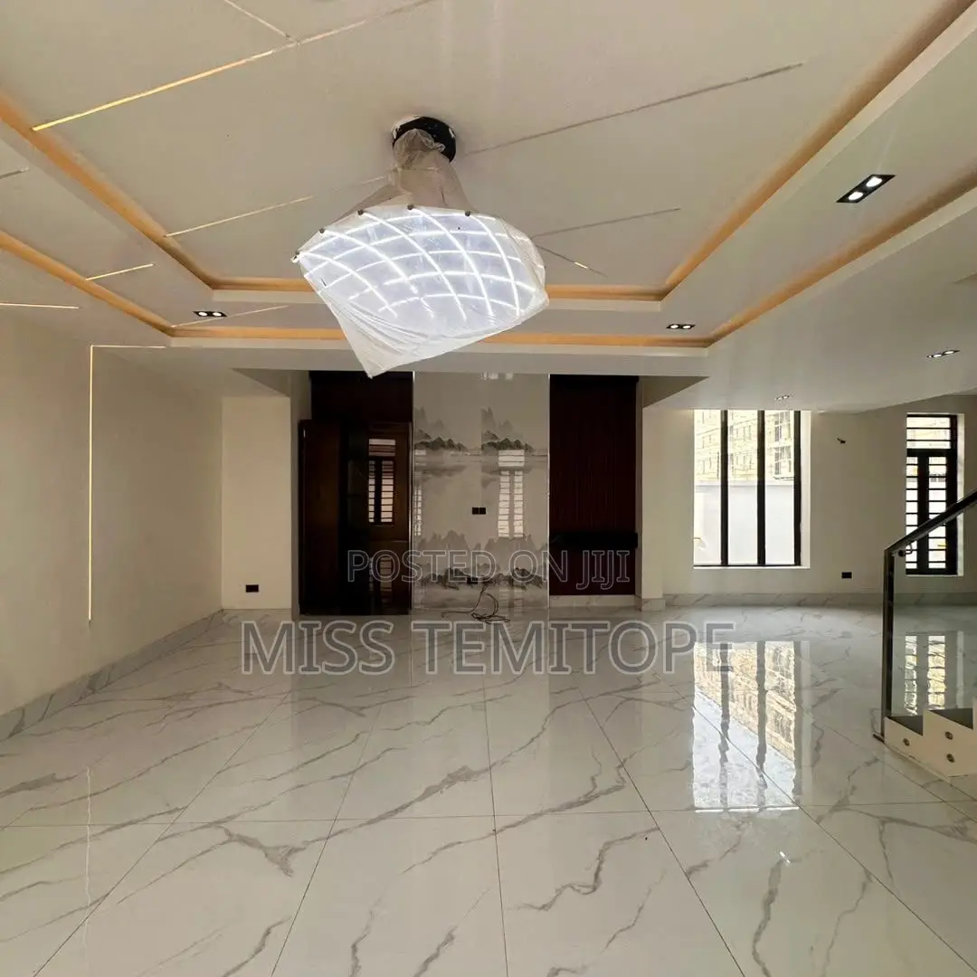 5bdrm Duplex in Lekki Phase 1 for sale