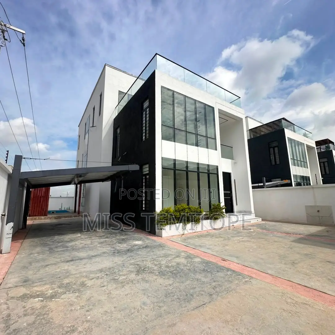 5bdrm Duplex in Lekki Phase 1 for sale