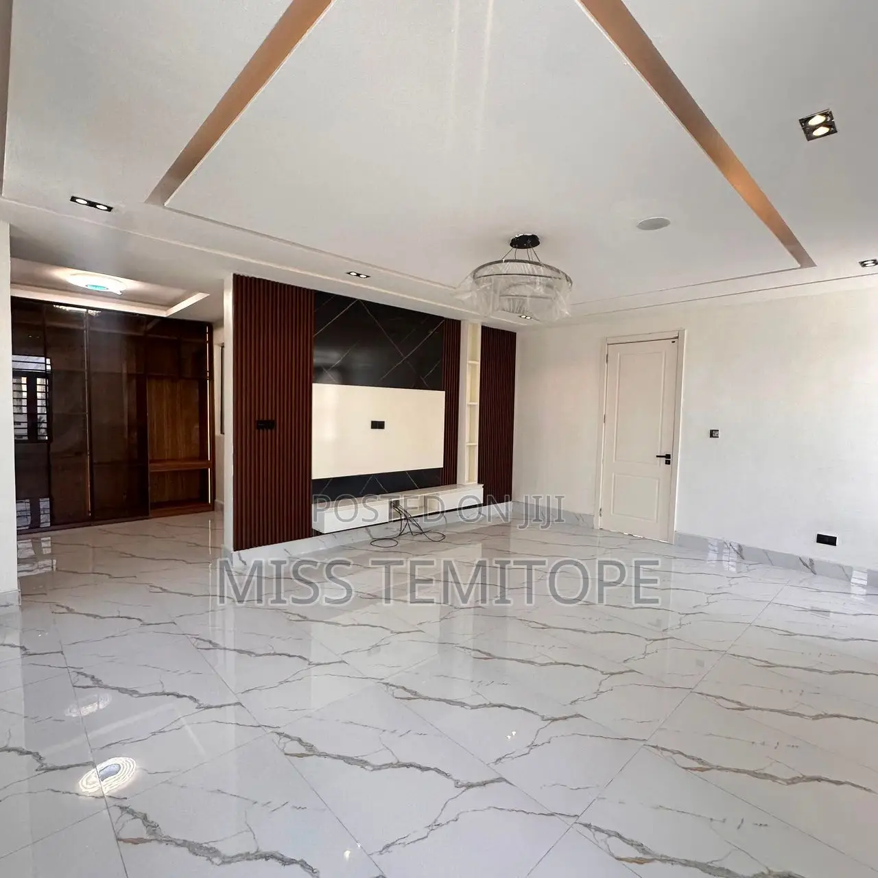 5bdrm Duplex in Lekki Phase 1 for sale