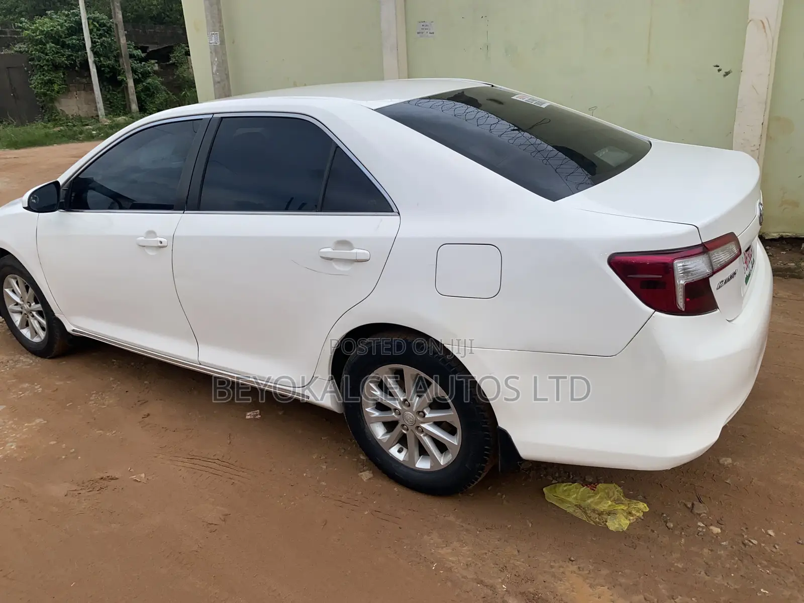 Toyota Camry LE 4dr Sedan (2.5L 4cyl 6A) 2012 White