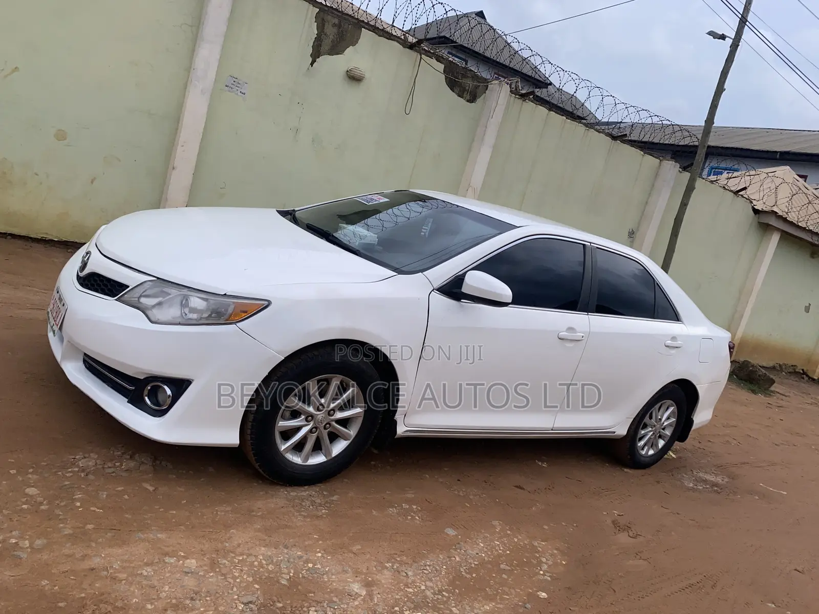 Toyota Camry LE 4dr Sedan (2.5L 4cyl 6A) 2012 White