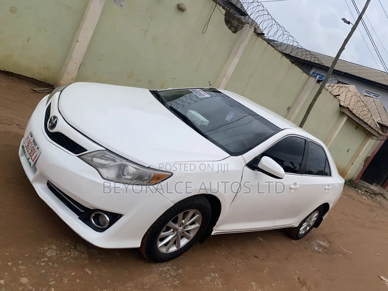 Toyota Camry LE 4dr Sedan (2.5L 4cyl 6A) 2012 White