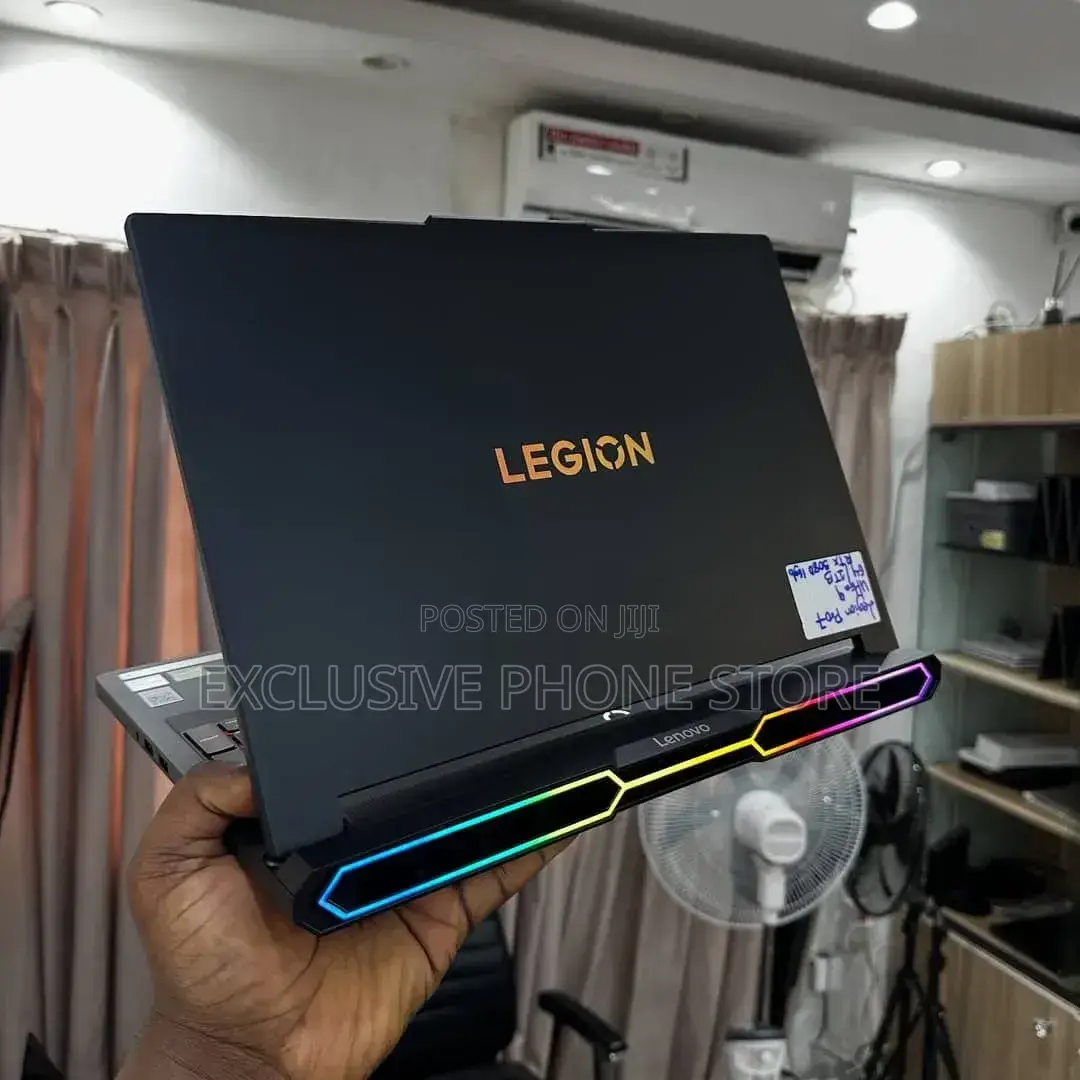 Laptop Lenovo Legion Pro 7 64GB Intel Core Ultra 9 SSD 2T