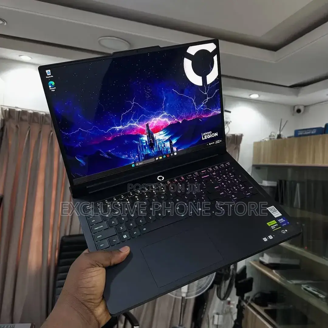 Laptop Lenovo Legion Pro 7 64GB Intel Core Ultra 9 SSD 2T