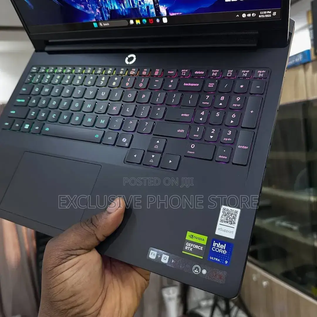Laptop Lenovo Legion Pro 7 64GB Intel Core Ultra 9 SSD 2T