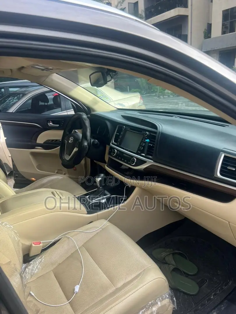 Toyota Highlander 2017 Brown