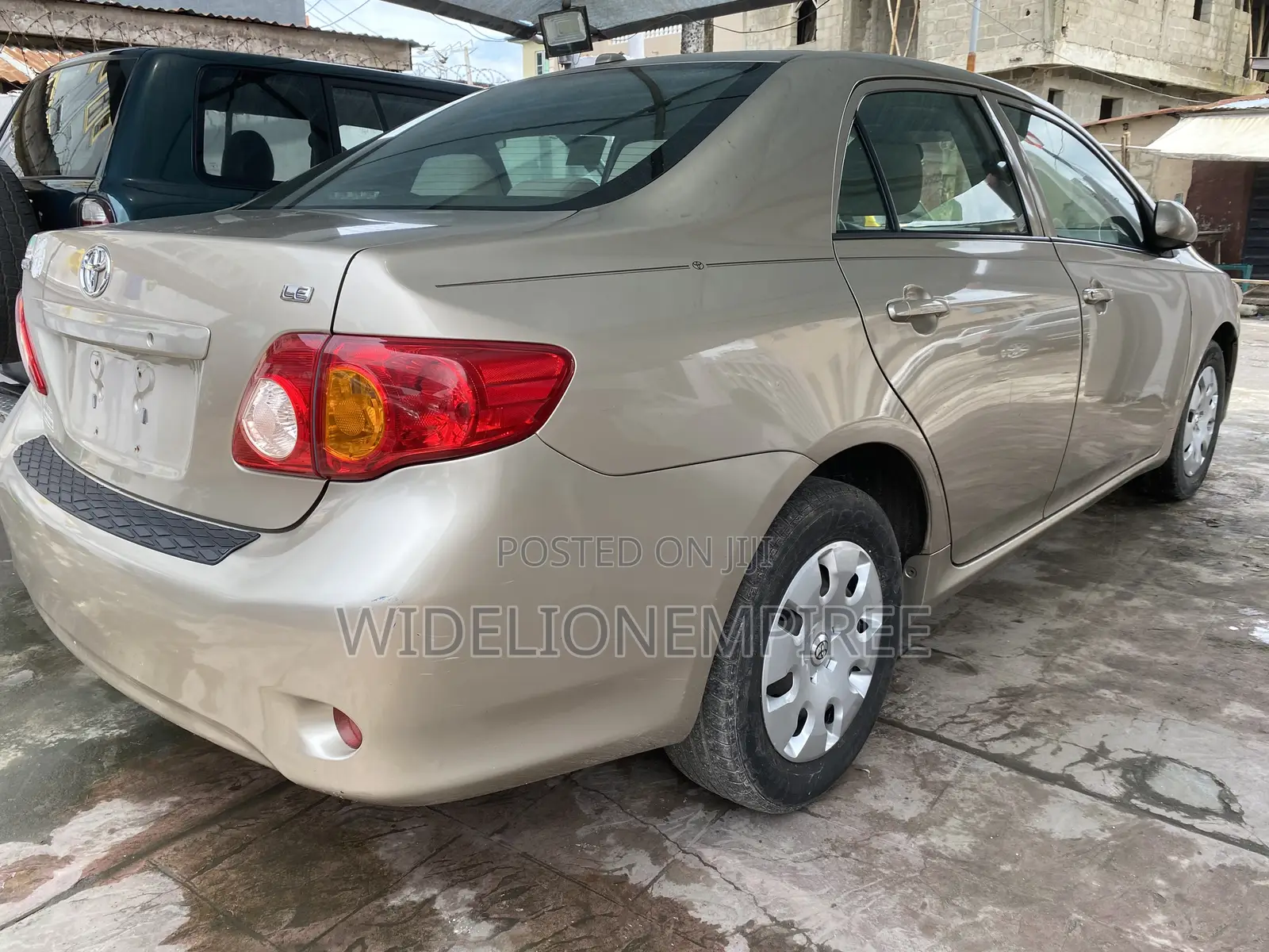 Toyota Corolla LE 4dr Sedan (1.8L 4 cyl 4A) 2009 Gold