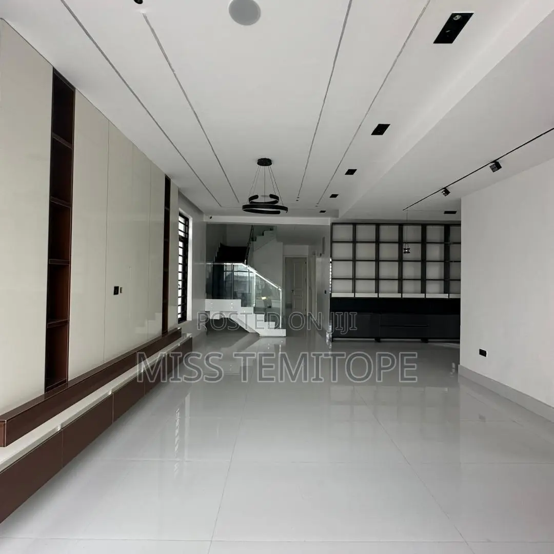 5bdrm Duplex in Lekki Phase 1 for sale