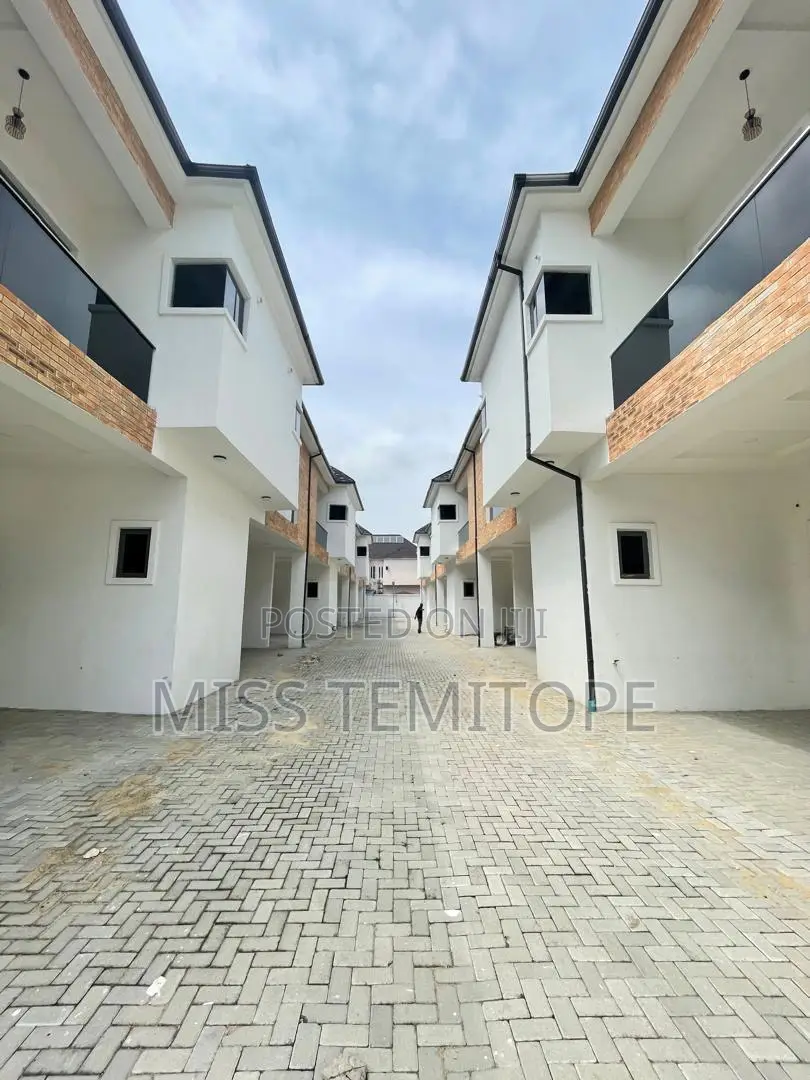 3bdrm Townhouse/Terrace in Ikota for sale
