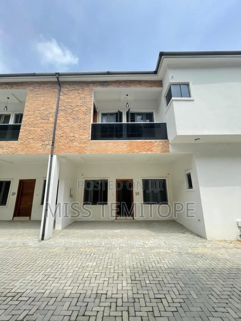 3bdrm Townhouse/Terrace in Ikota for sale