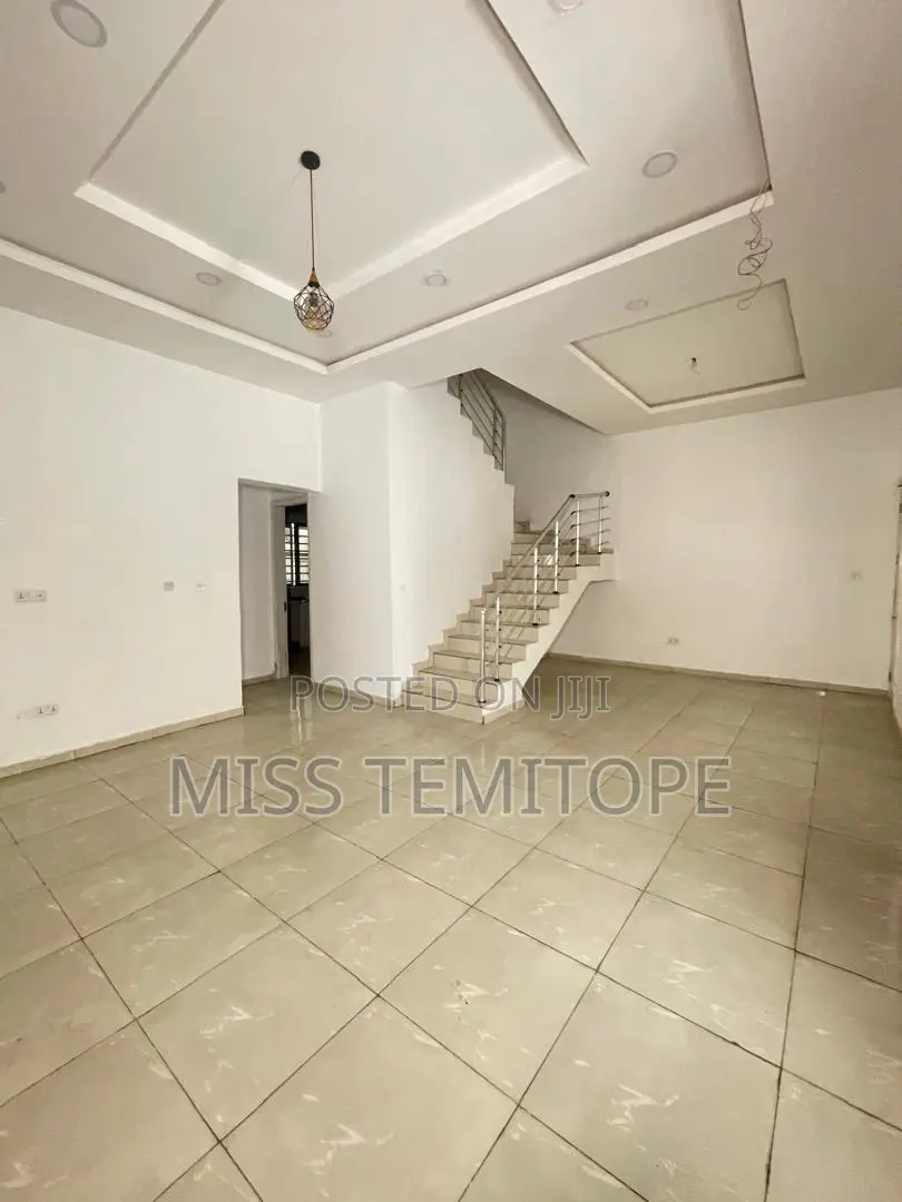 3bdrm Townhouse/Terrace in Ikota for sale