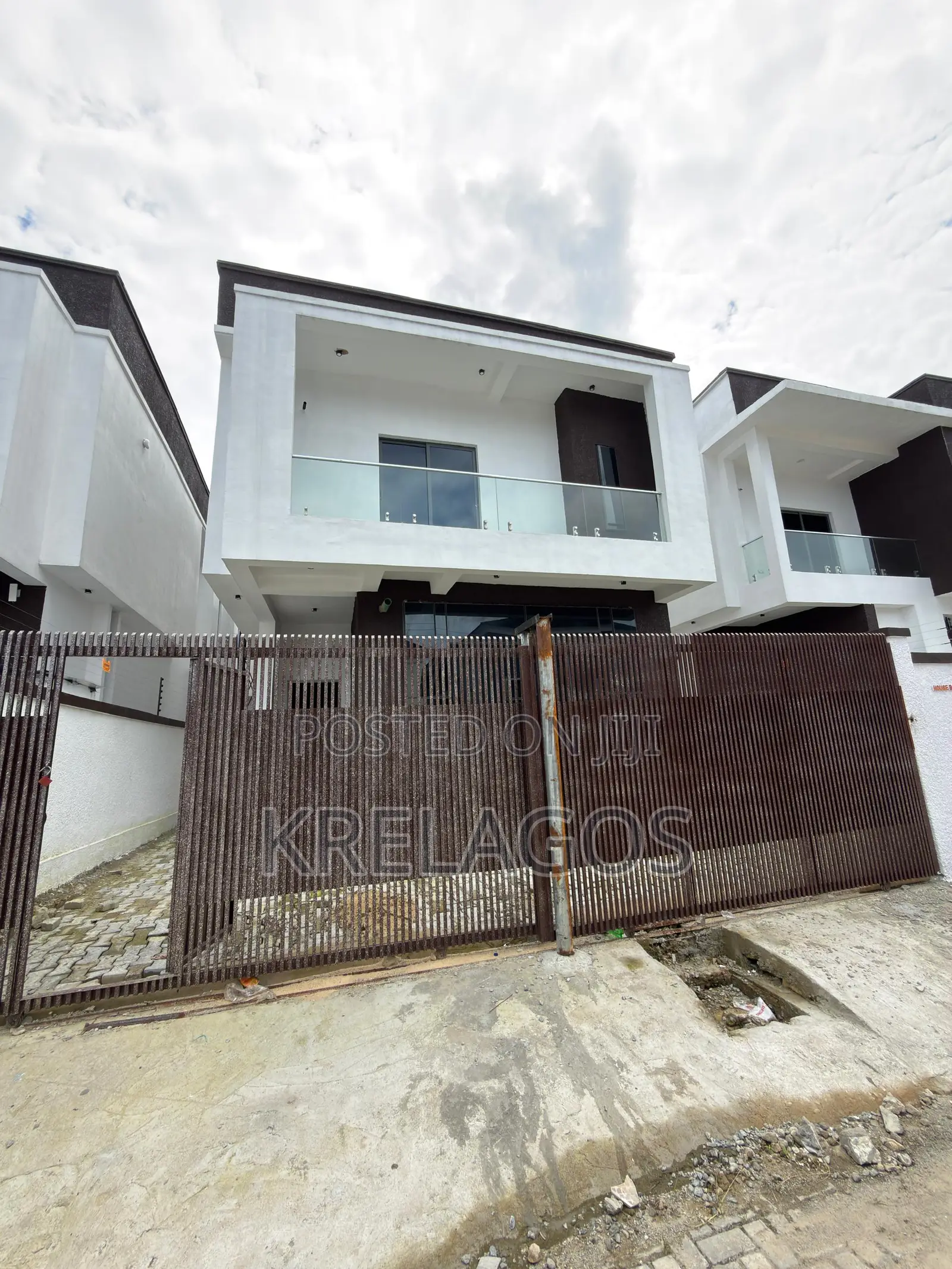 4bdrm Duplex in Sangotedo for sale