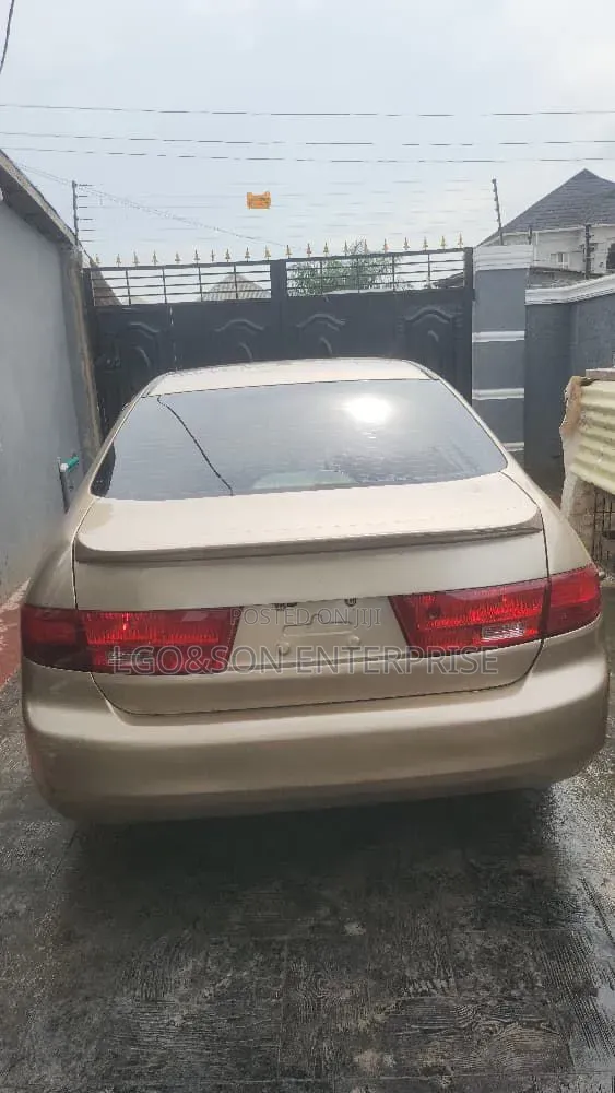 Honda Accord 2005 Gold