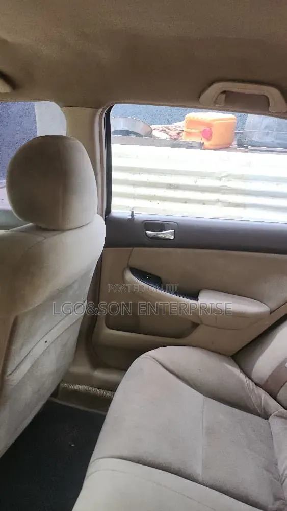 Honda Accord 2005 Gold