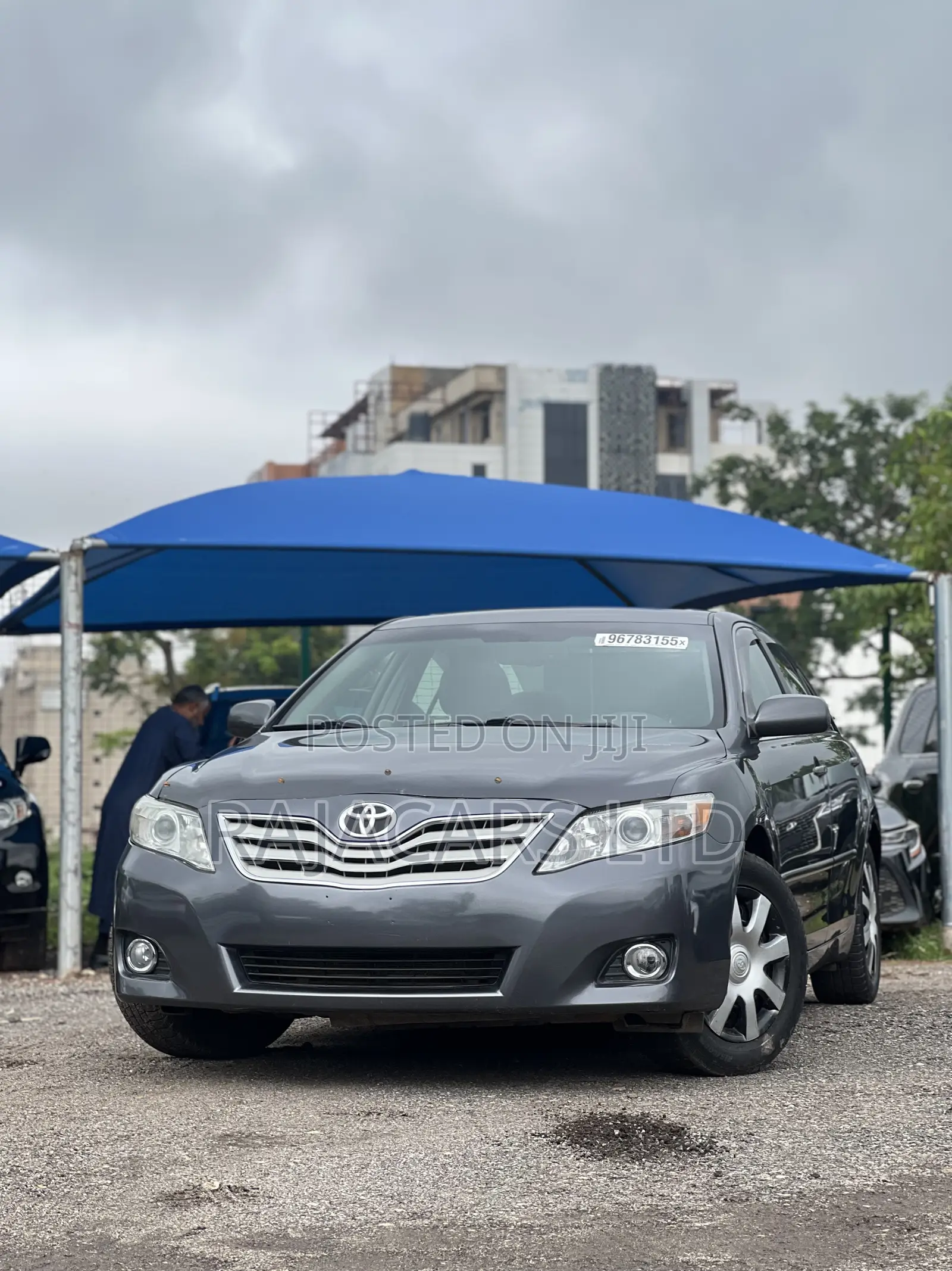 Toyota Camry XLE 4dr Sedan (2.5L 4cyl 6A) 2011 Gray