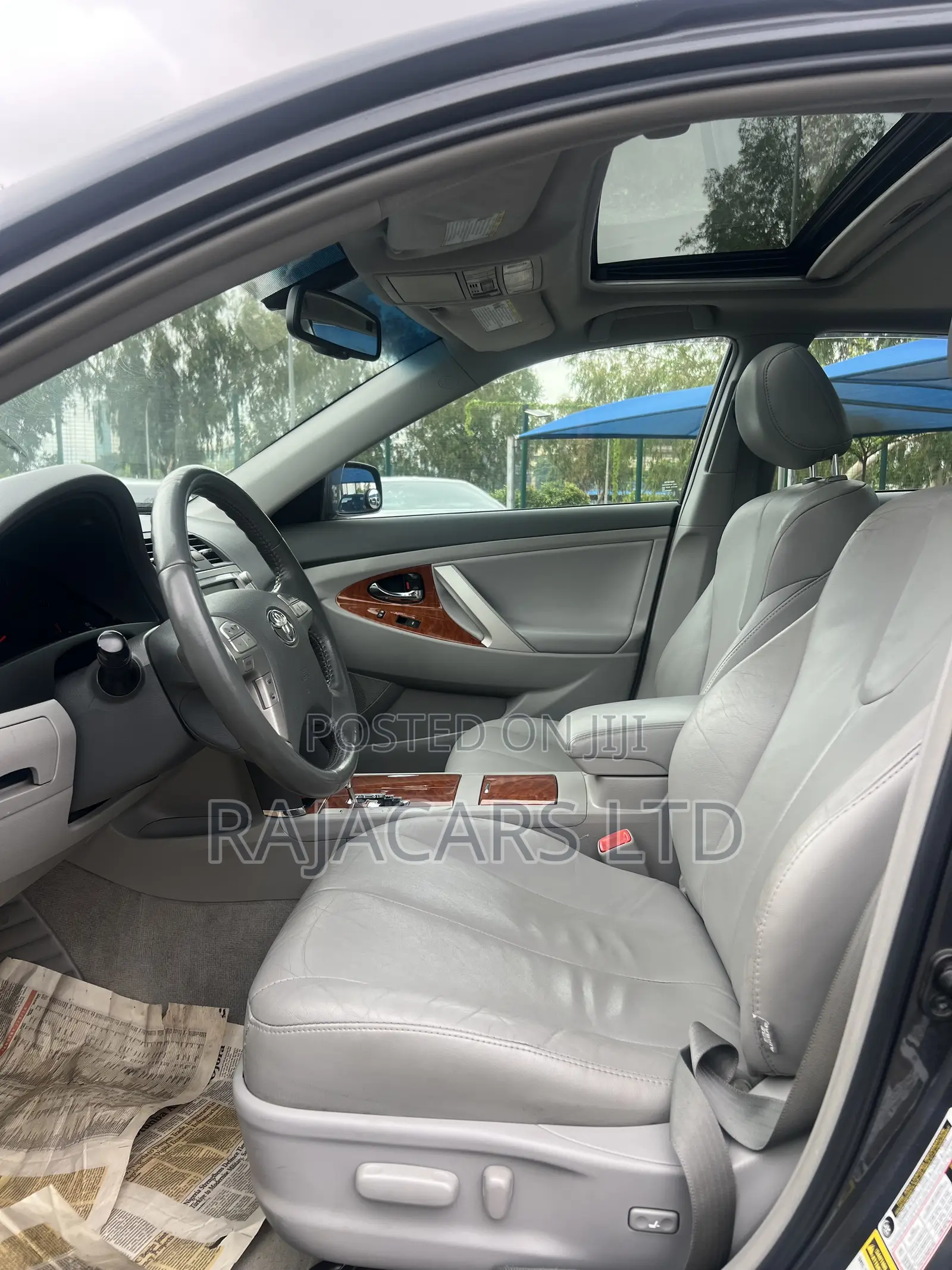 Toyota Camry XLE 4dr Sedan (2.5L 4cyl 6A) 2011 Gray