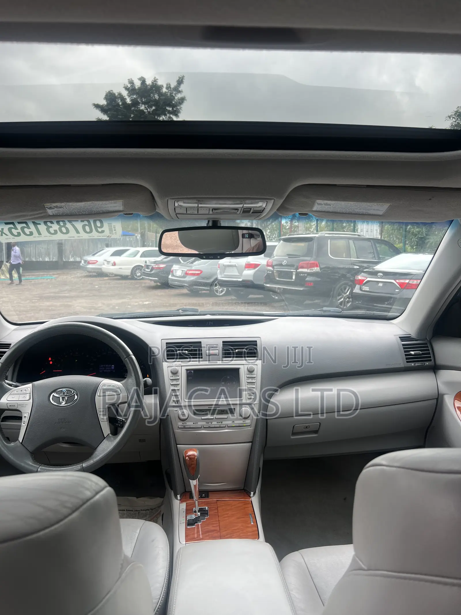 Toyota Camry XLE 4dr Sedan (2.5L 4cyl 6A) 2011 Gray