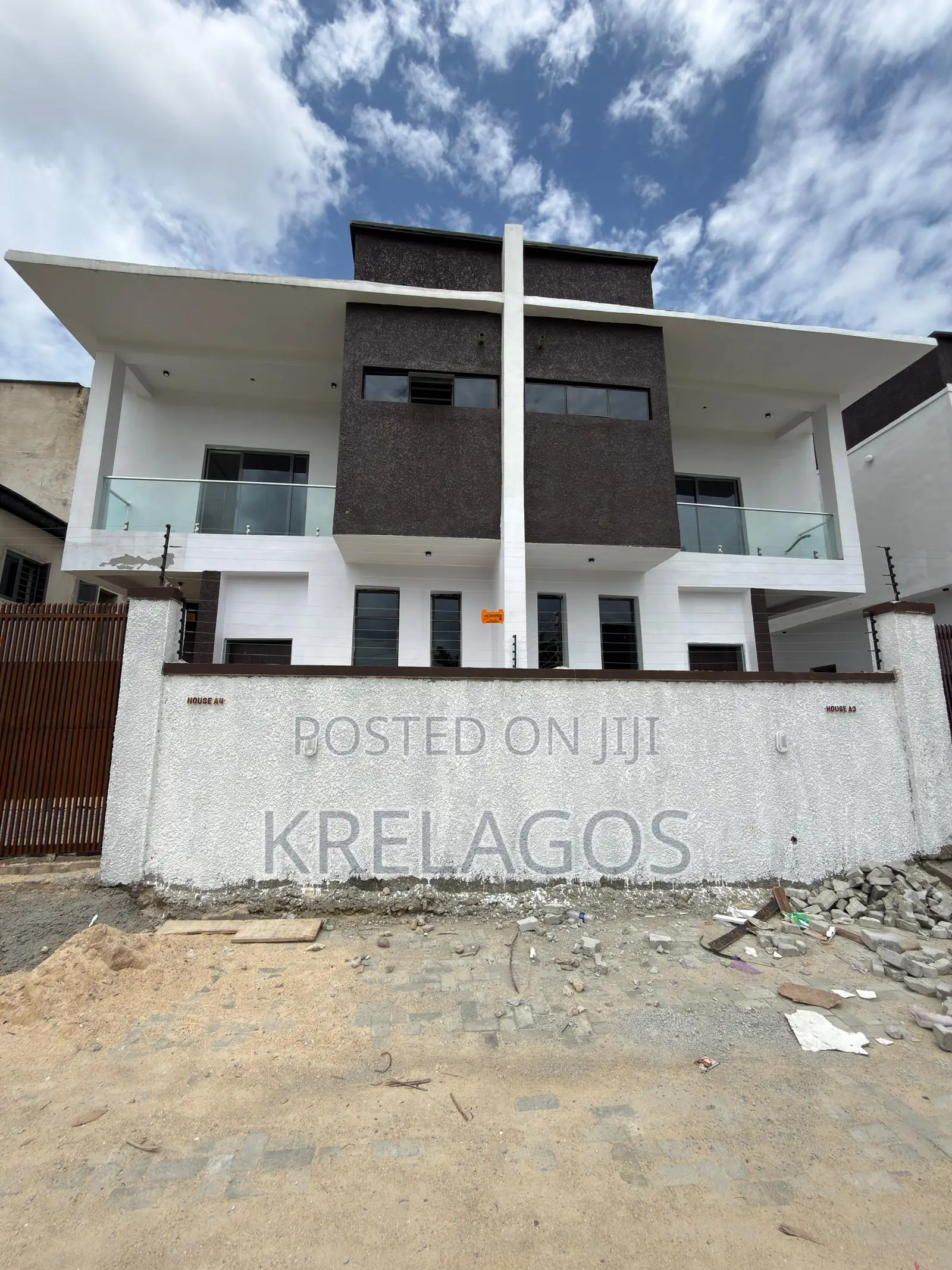 4bdrm Duplex in Sangotedo for sale