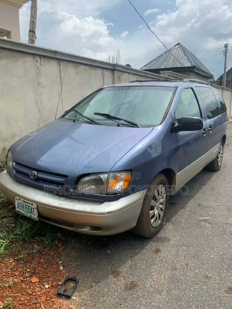Toyota Sienna LE 2002 Blue