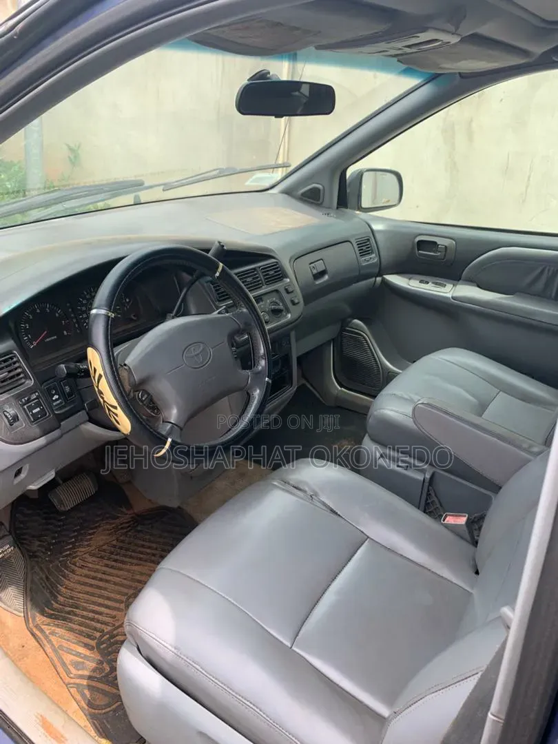 Toyota Sienna LE 2002 Blue