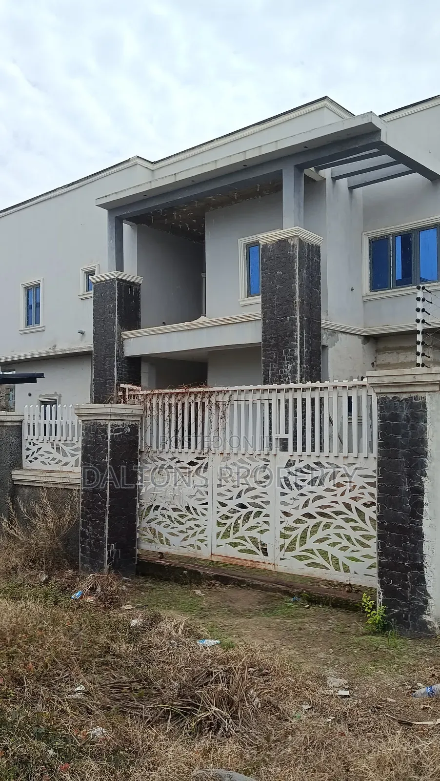 6bdrm Duplex in Nico Homes, Lugbe District for sale