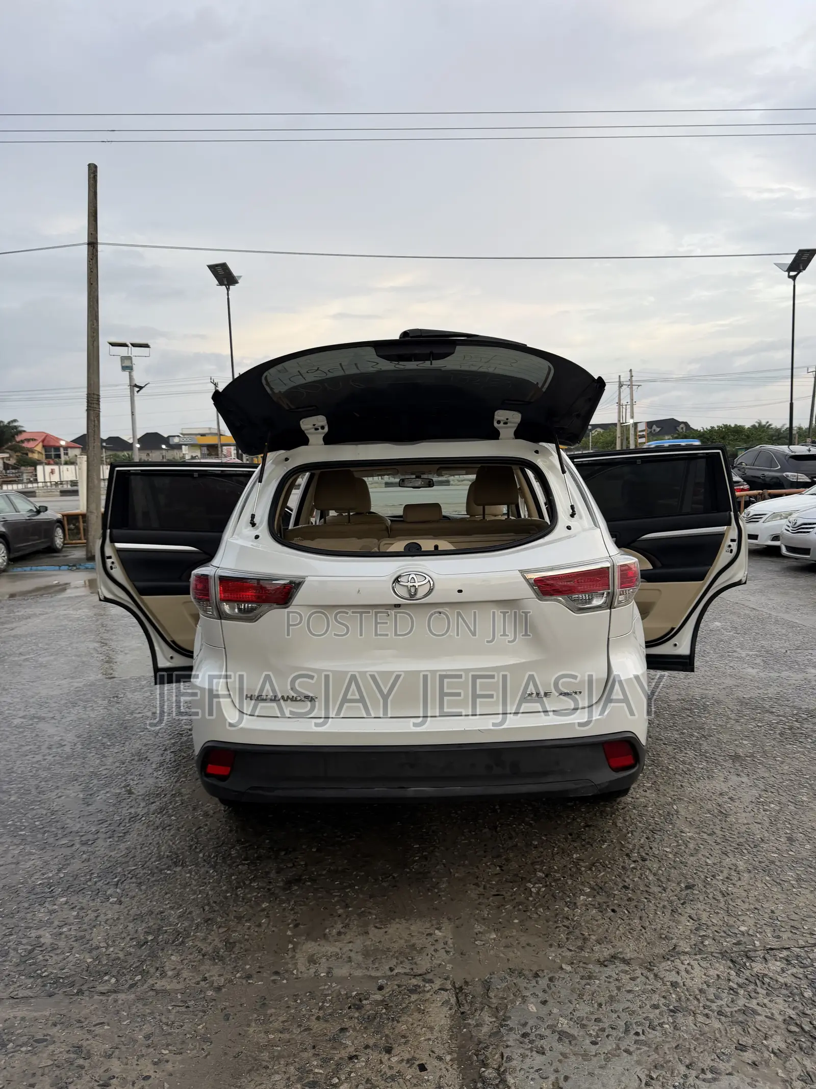 Toyota Highlander XLE 4dr SUV AWD (3.5L 6cyl 6A) 2015 White