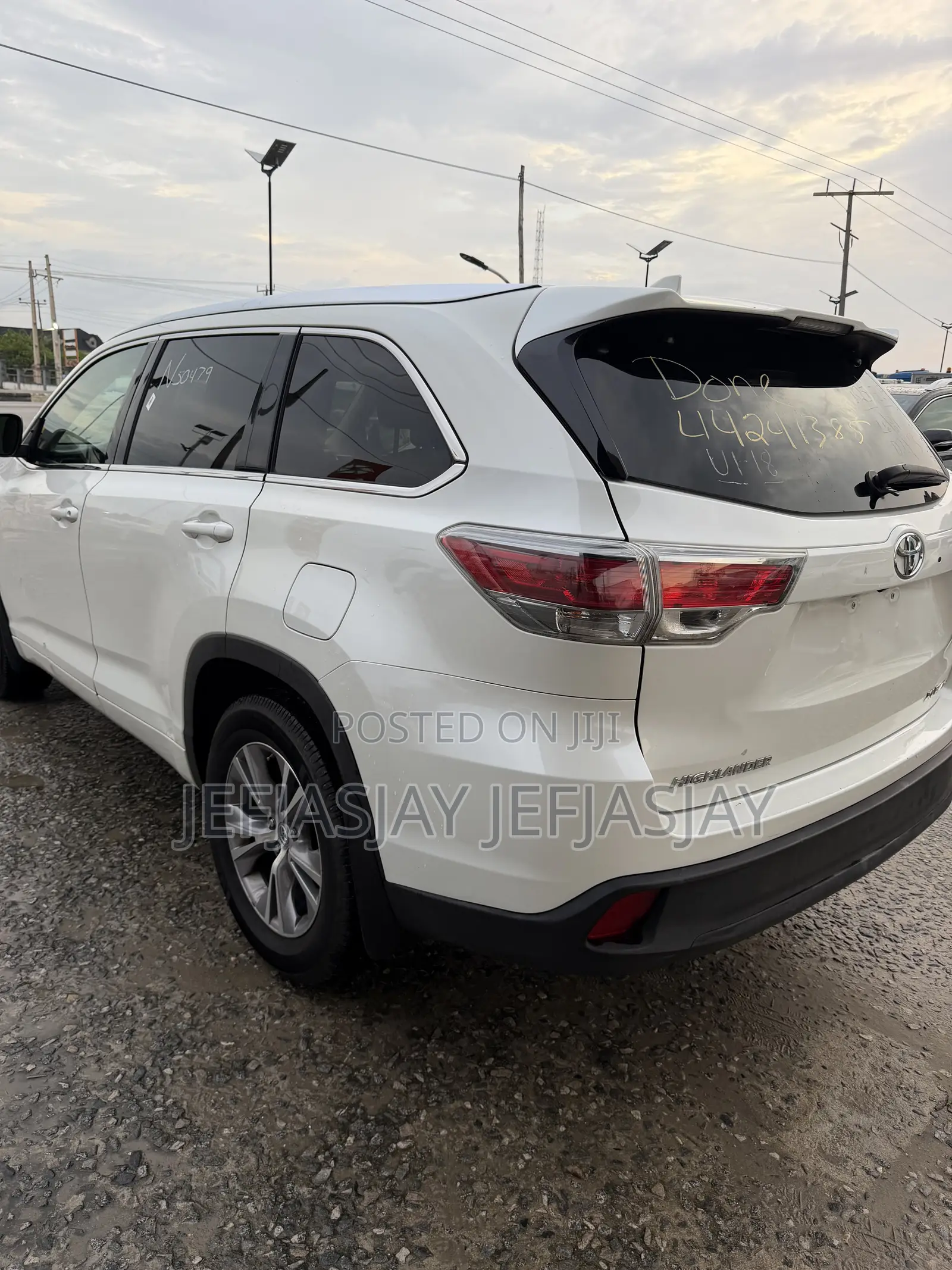 Toyota Highlander XLE 4dr SUV AWD (3.5L 6cyl 6A) 2015 White