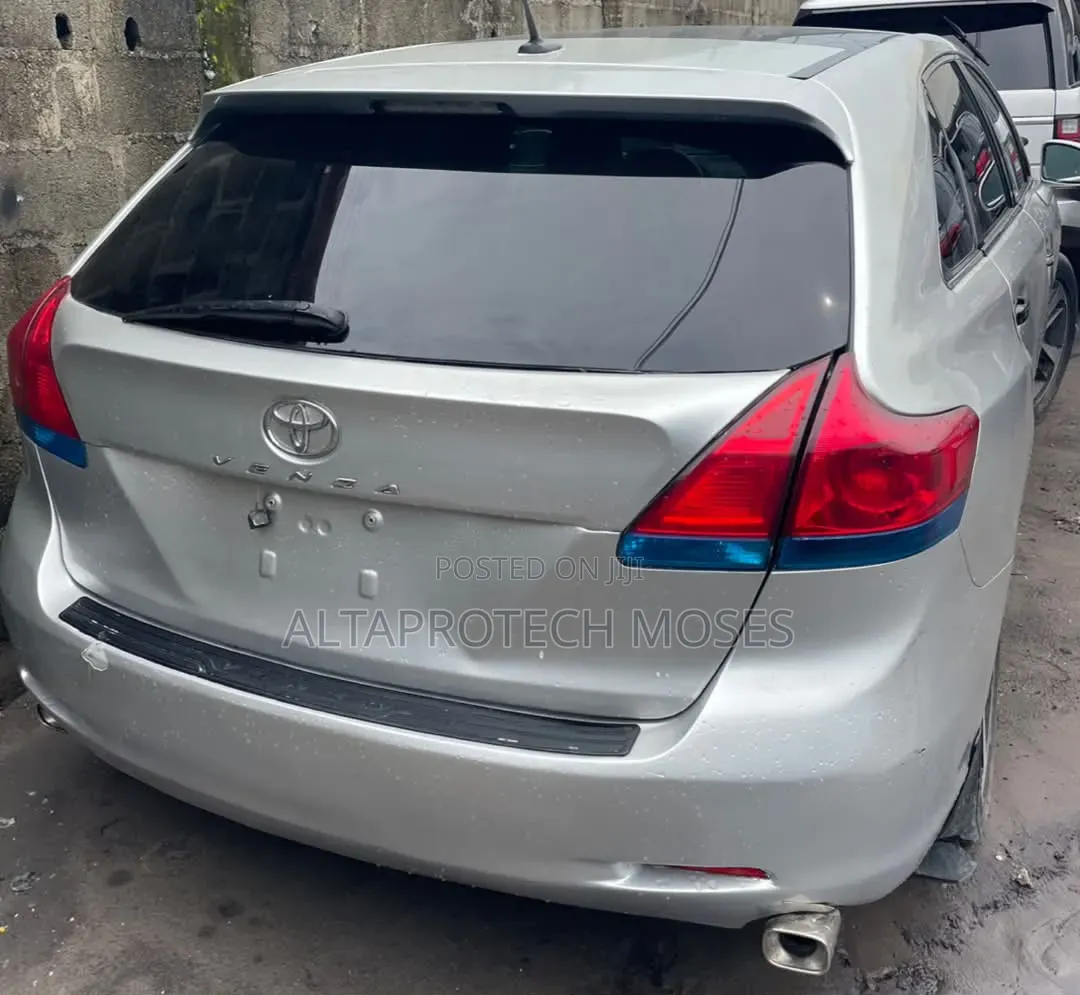 Toyota Venza Limited 2011 Silver