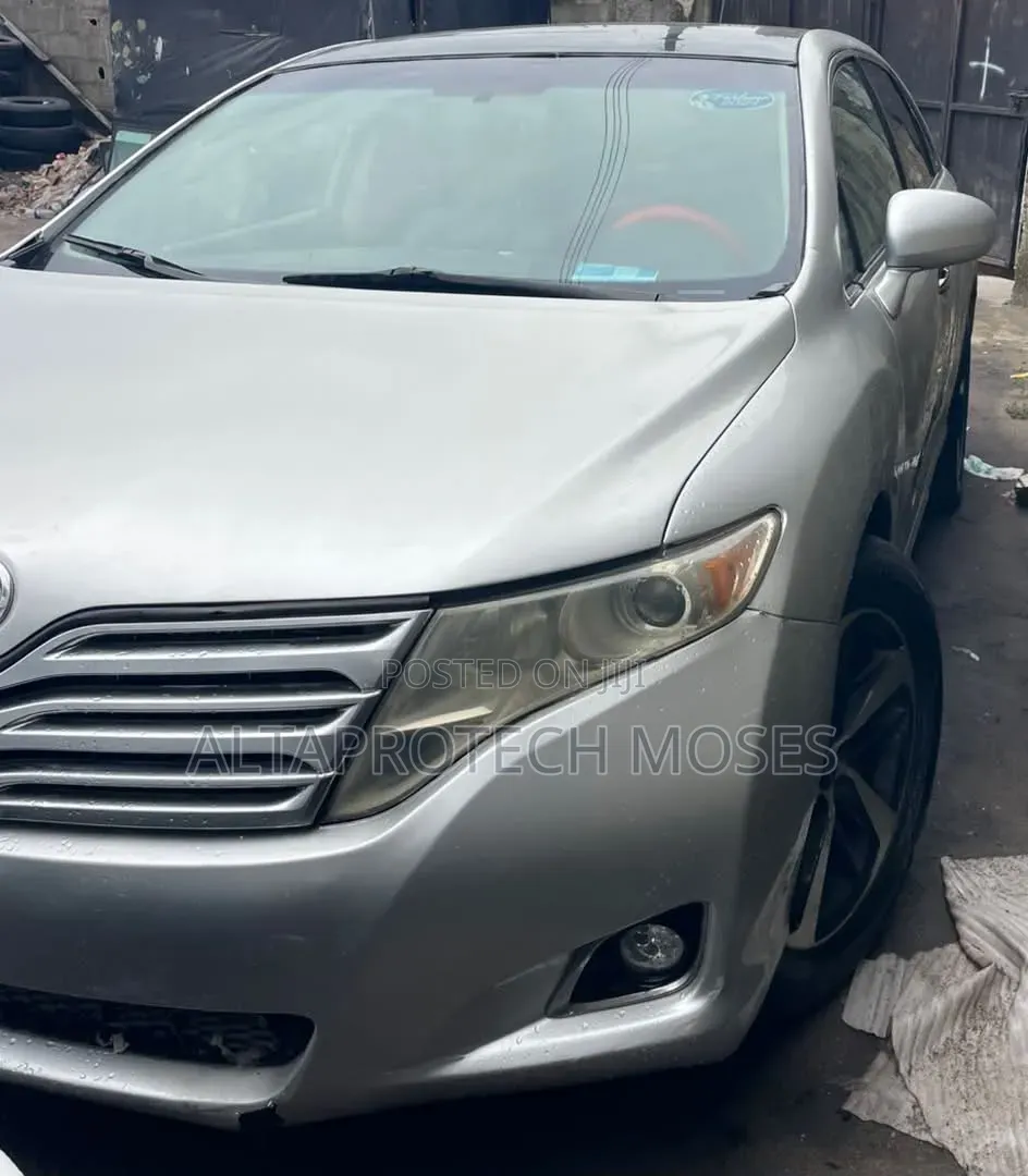 Toyota Venza Limited 2011 Silver