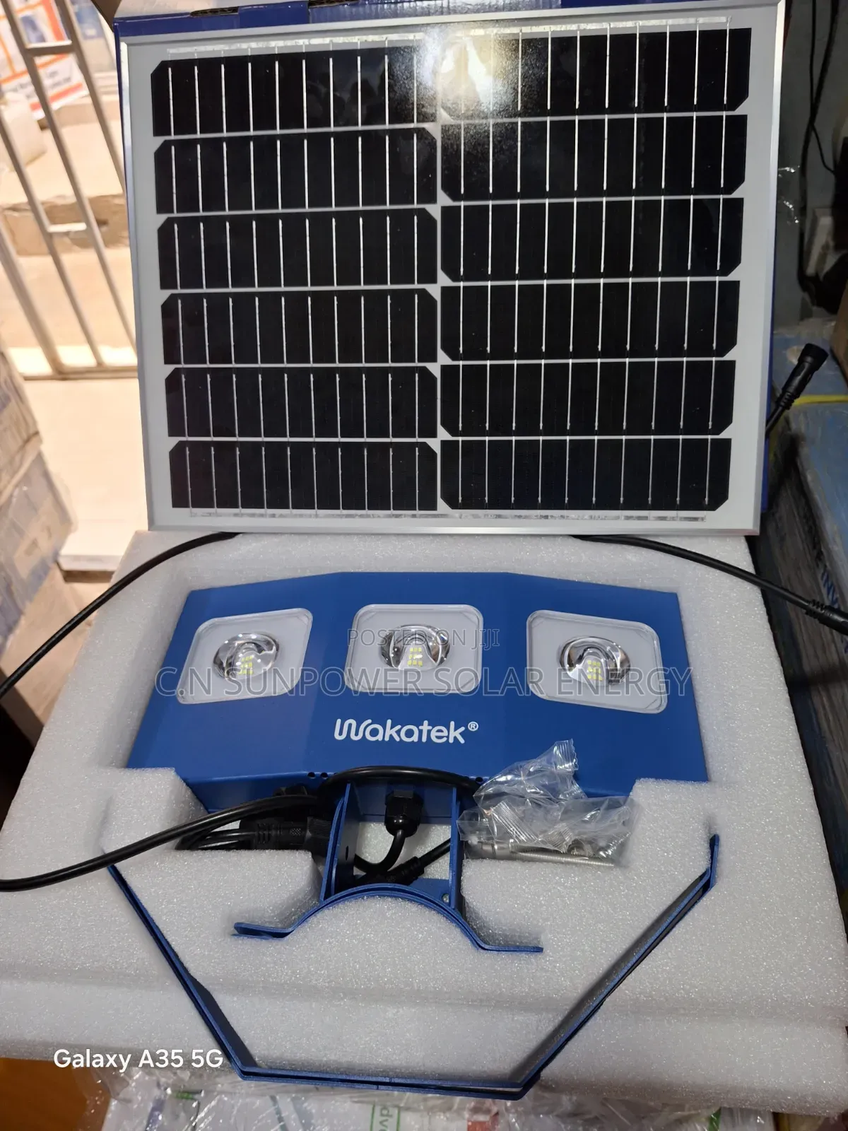 300w Wakatek Solar Flood Light