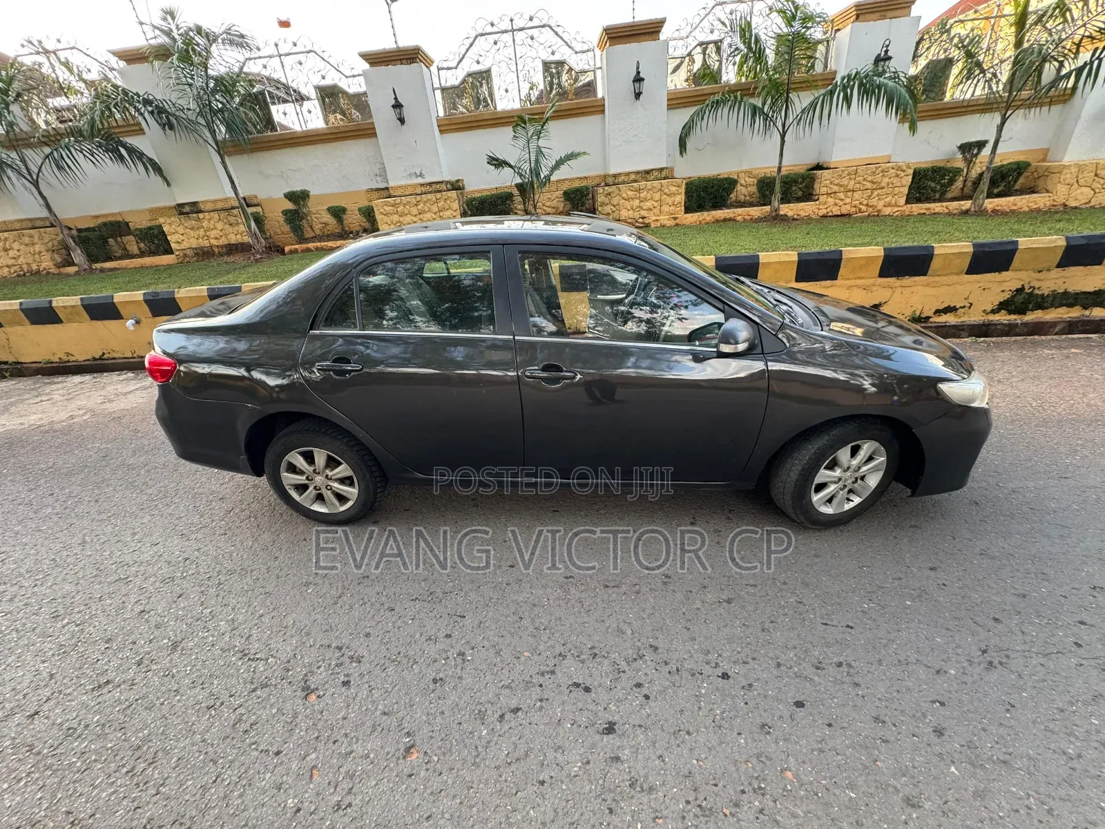 Toyota Corolla LE 4dr Sedan (1.8L 4cyl 4A) 2010 Gray