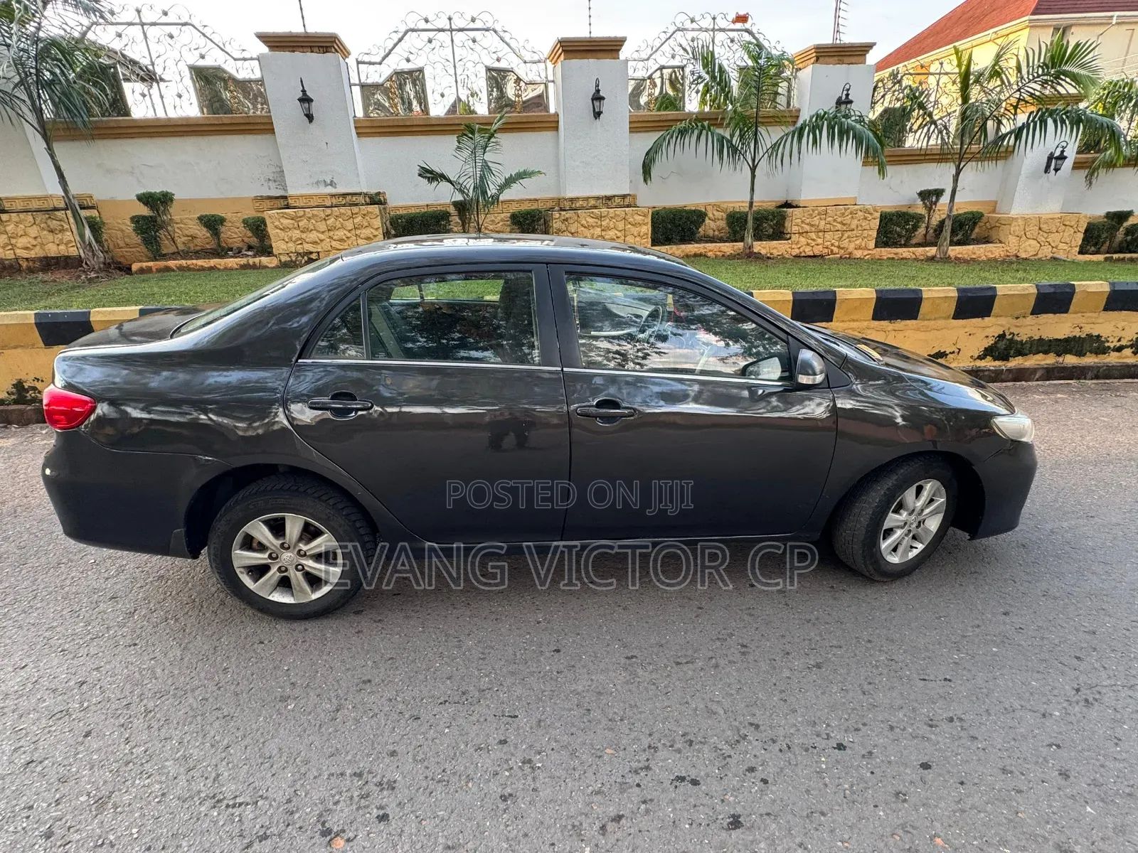 Toyota Corolla LE 4dr Sedan (1.8L 4cyl 4A) 2010 Gray