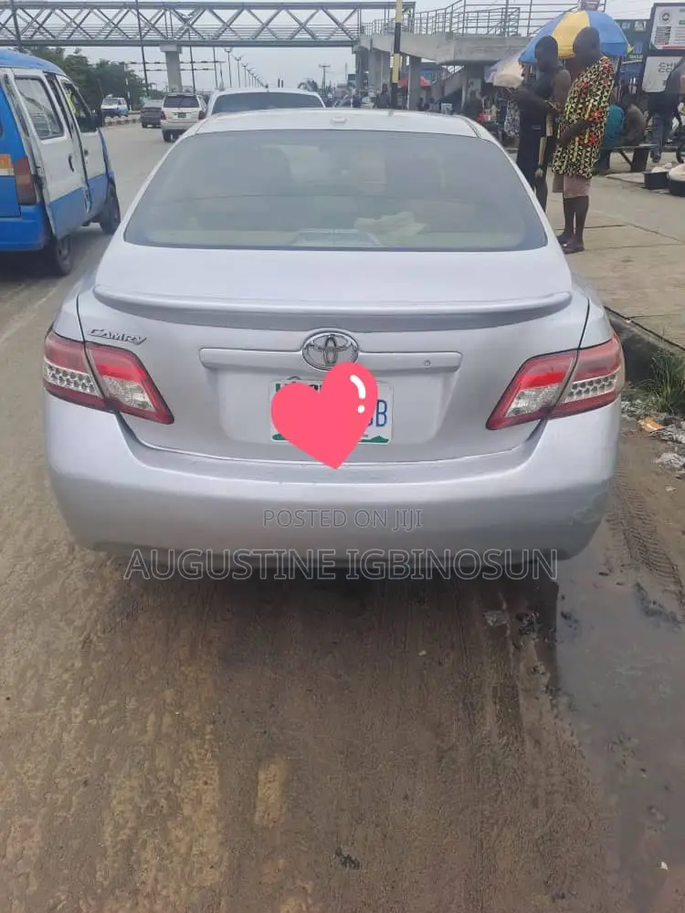 Toyota Camry 2010 Silver