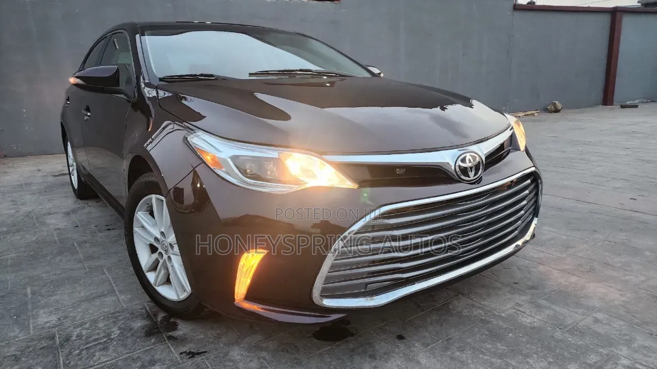 Toyota Avalon XLE Sedar FWD (3.5L 6cyl 6A) 2013 Burgundy