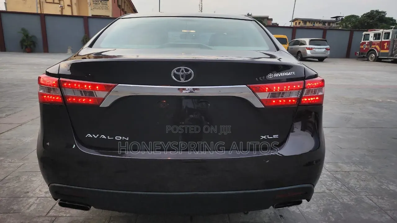 Toyota Avalon XLE Sedar FWD (3.5L 6cyl 6A) 2013 Burgundy