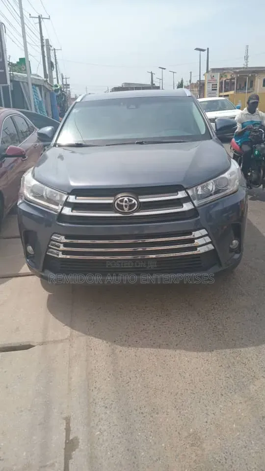 Toyota Highlander XLE AWD 2020 Gray