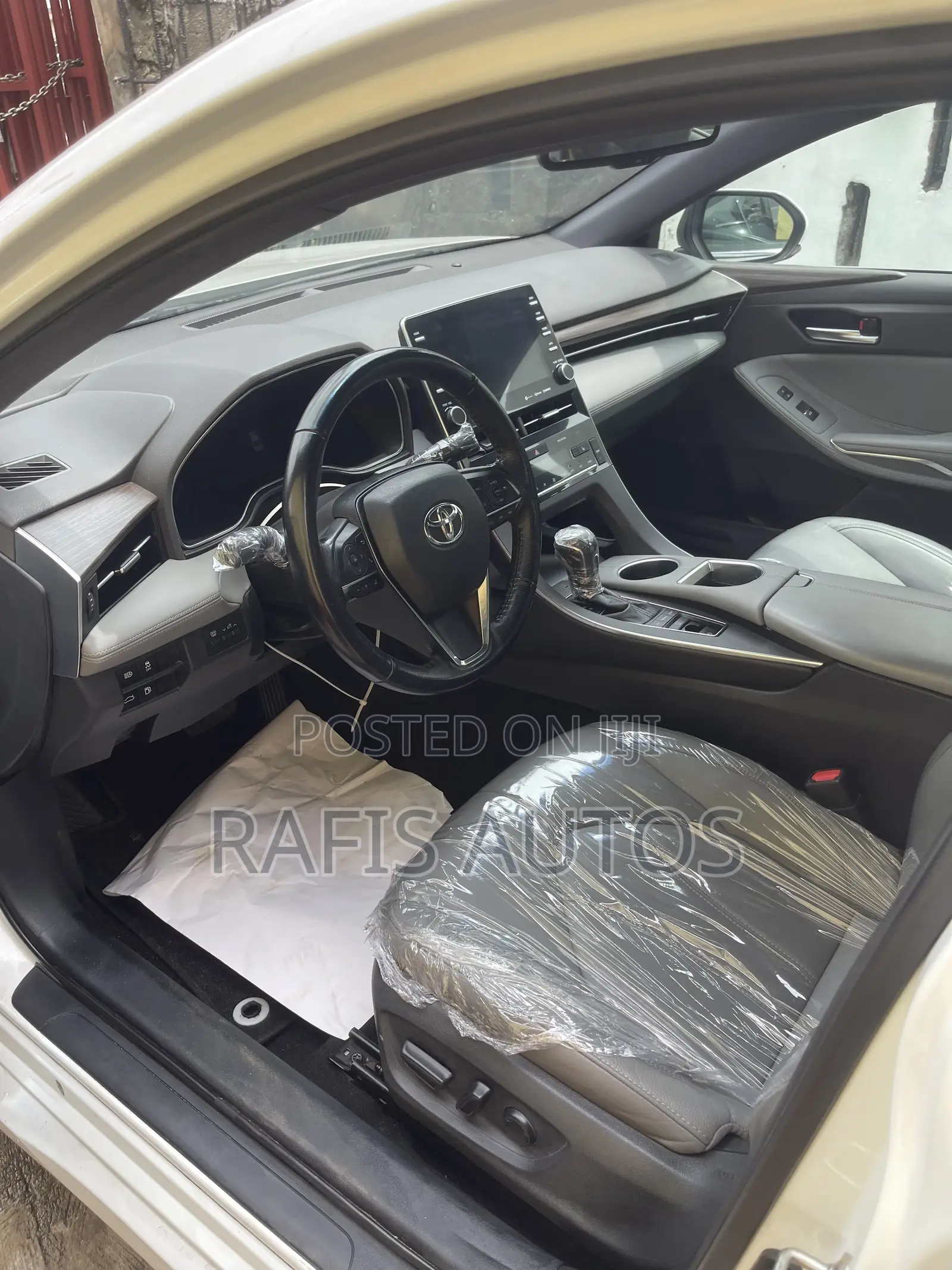 Toyota Avalon XLE FWD Sedan (3.5L V6 8A) 2019 White