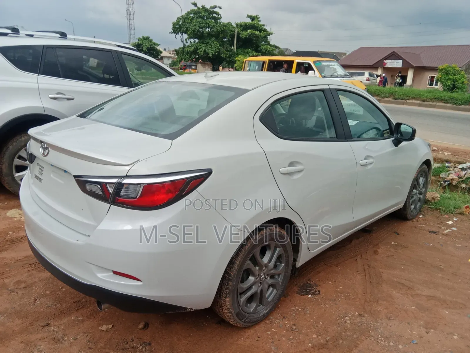 Toyota Yaris 1.5 Sedan XLE 2020 White