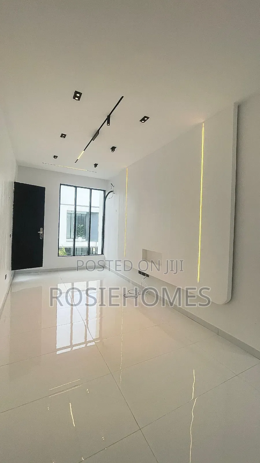 5bdrm Duplex in Garden Estate, Chevron for sale