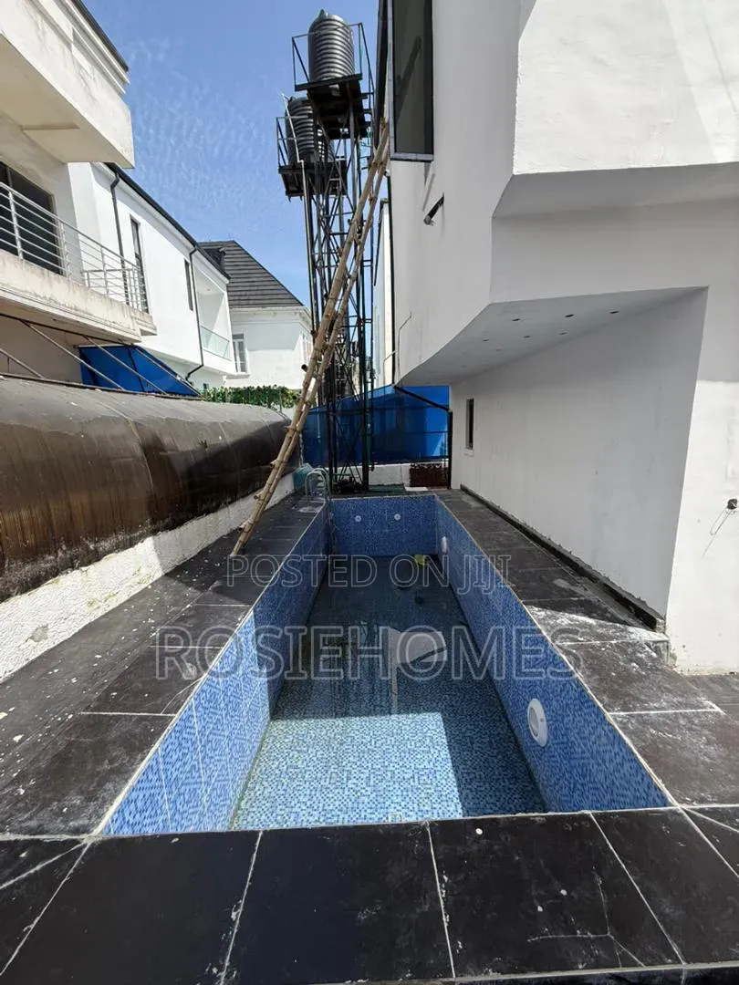 5bdrm Duplex in Garden Estate, Chevron for sale