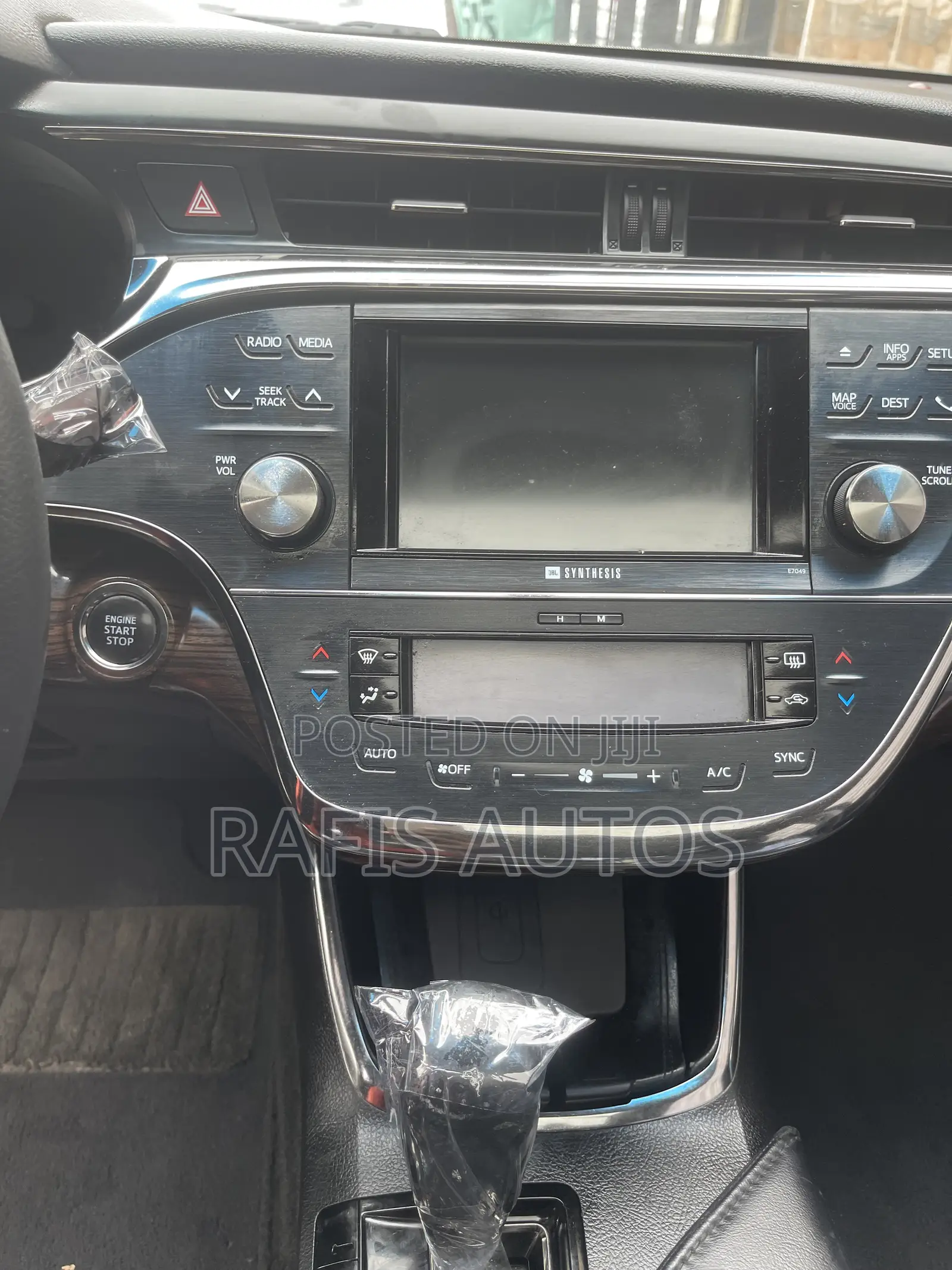 Toyota Avalon Limited 4dr Sedan (3.5L 6cyl 6A) 2015 White