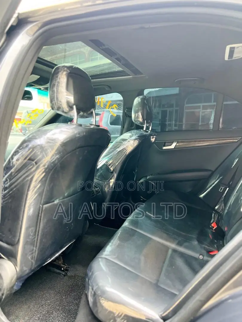 Mercedes-Benz C300 2009 Black