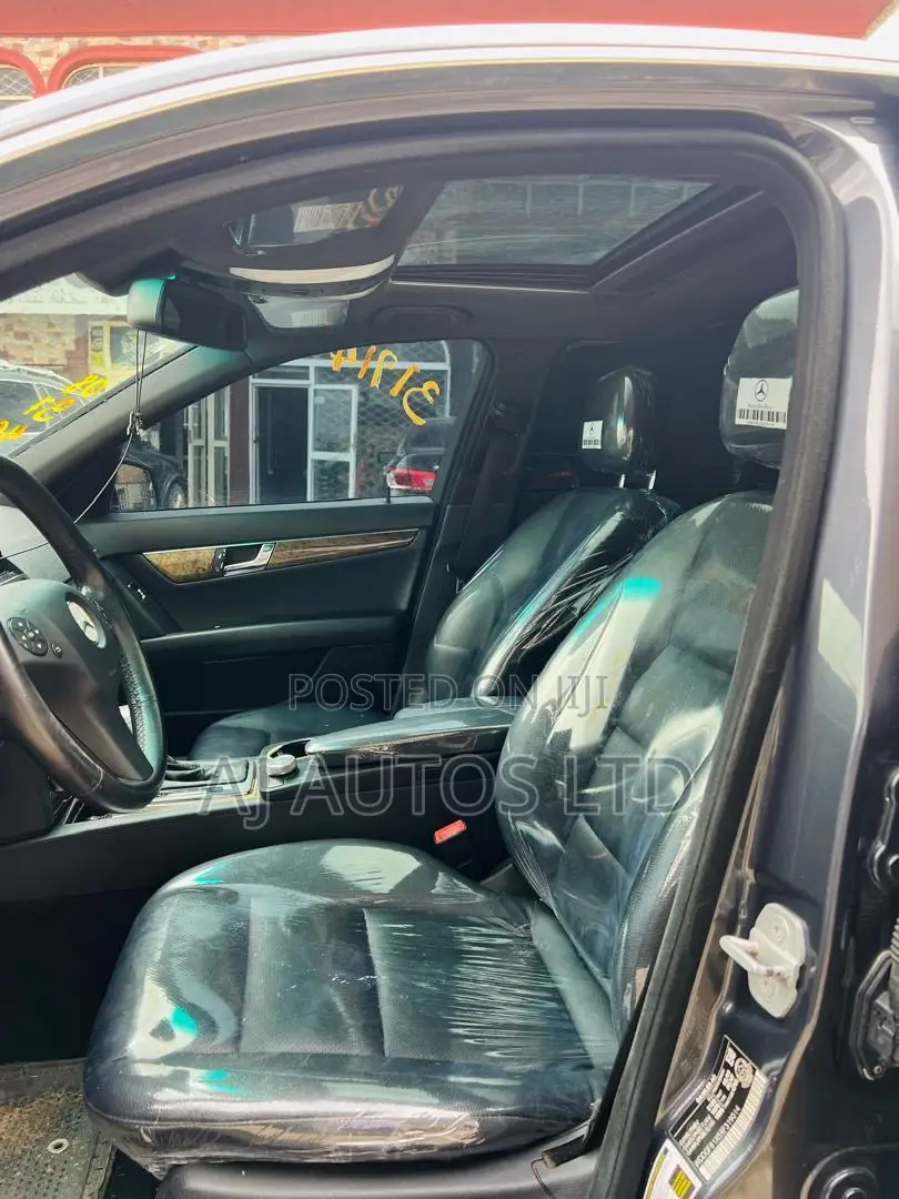 Mercedes-Benz C300 2009 Black